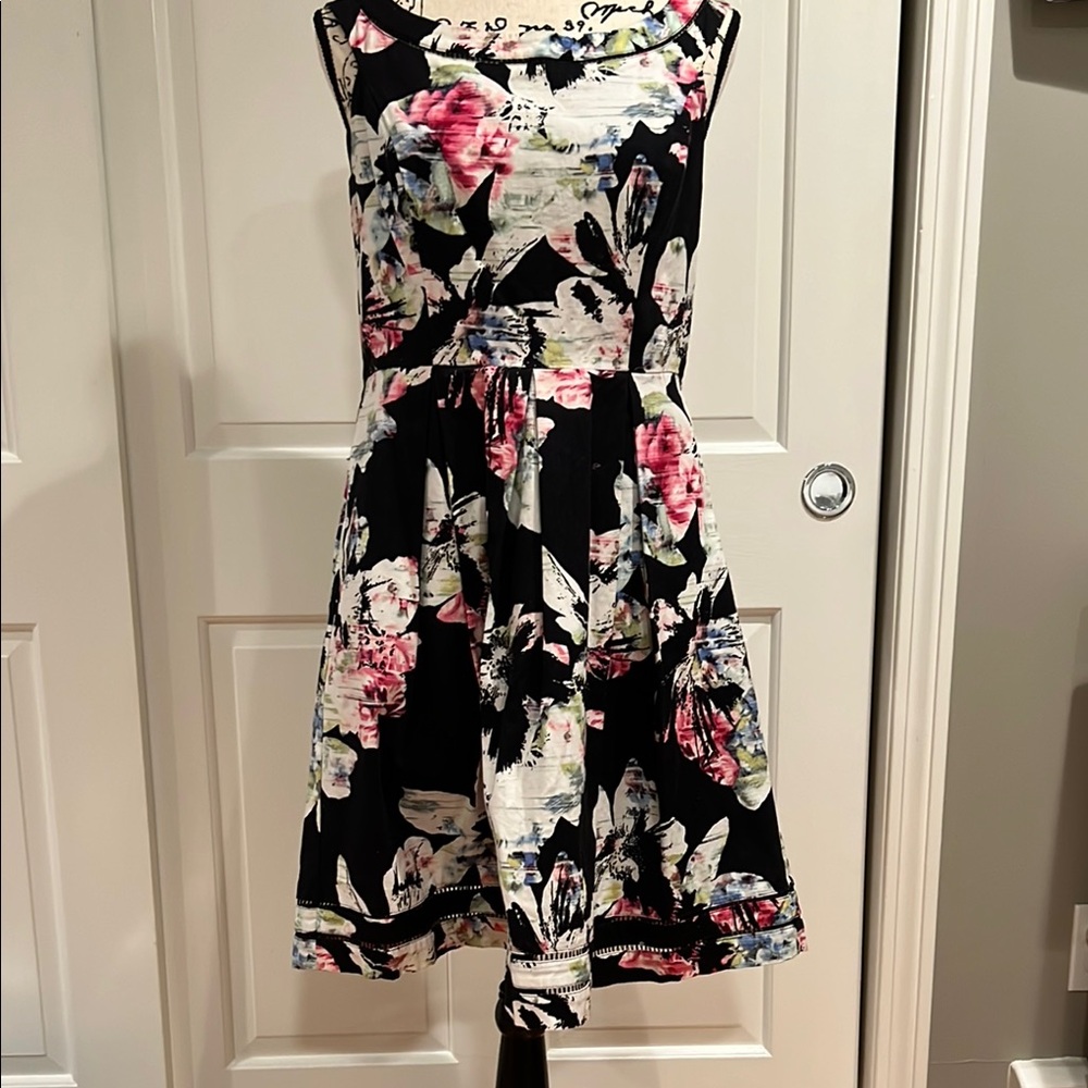 Floral Sleeveless Dress - Black and Pink